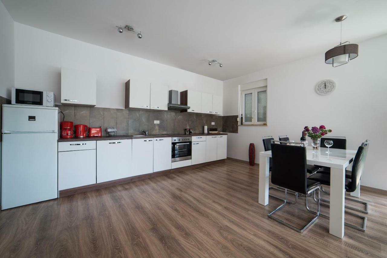 De Luxe Apartment Mediteran 1**** Затон Екстериор снимка